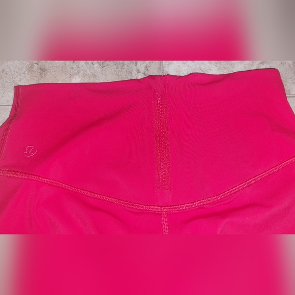 NWOT Lululemon Train to Beach HR Shorts 6 - Picture 4 of 6